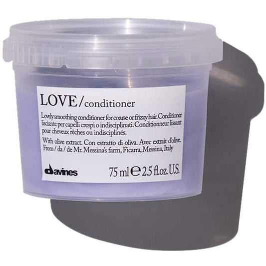 Davines Essential Haircare Love Smoothing kondicionierius (neklusniems ir garbanotiems plaukams) 250 ml Moterims